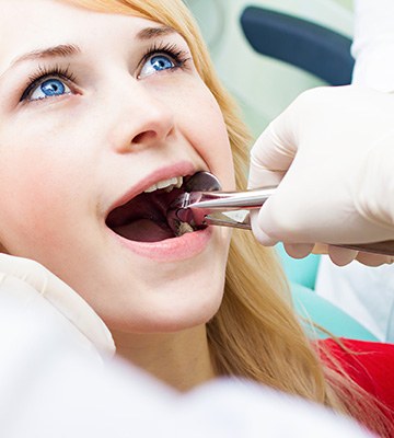 There are many factors that can influence the cost of a wisdom tooth extraction